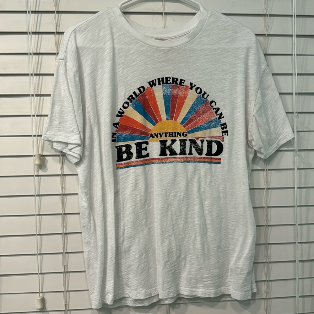 Altar’d state graphic tshirt short sleeve vintage retro design be kind medium